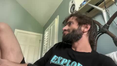 Snapshot of spacecase843 chatting on January 25, 4:35 pm TrndSettrz online show from January 25, 4:35 pm