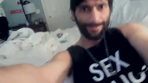 Snapshot of spacecase843 chatting on February 28, 6:32 am TrndSettrz online show from February 28, 6:32 am