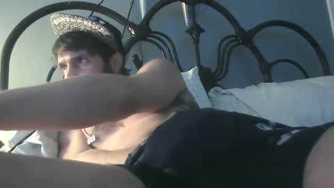 Snapshot of spacecase843 chatting on March 1, 7:19 am TrndSettrz online show from March 1, 7:19 am