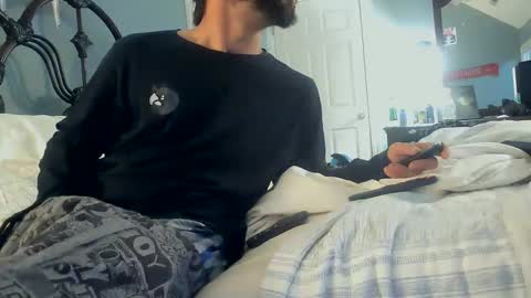 Snapshot of spacecase843 chatting on March 4, 12:39 am TrndSettrz online show from March 4, 12:39 am