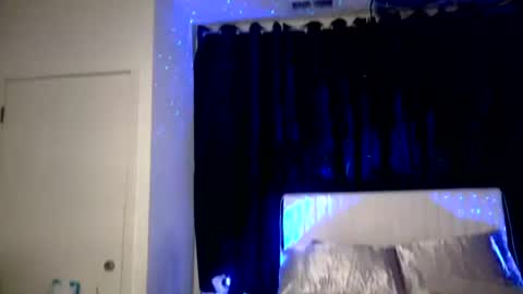 spacekittyyy online show from July 16, 6:08 am
