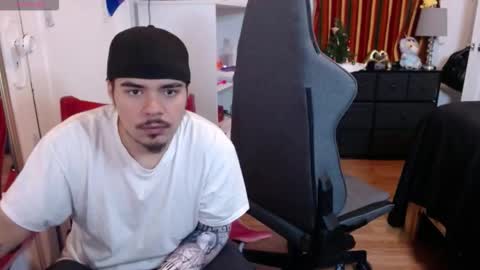 Snapshot of spanishcouple4255 chatting on December 19, 6:04 pm spanishcouple4255 online show from December 19, 6:04 pm