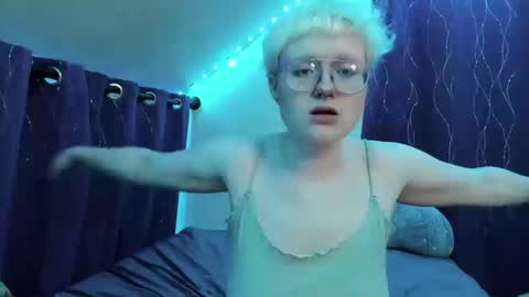 Snapshot of sparkling_water_hate_club chatting on September 25, 5:11 am Atticus Pendragon online show from September 25, 5:11 am