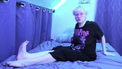 Snapshot of sparkling_water_hate_club chatting on November 14, 7:45 pm Atticus Pendragon online show from November 14, 7:45 pm