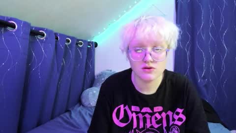 Snapshot of sparkling_water_hate_club chatting on November 16, 7:36 am Atticus Pendragon online show from November 16, 7:36 am