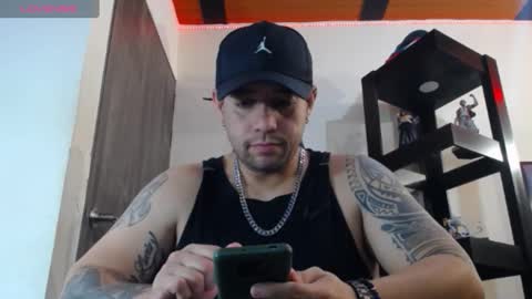 Snapshot of spartacus_cam chatting on January 7, 5:12 am     online show from January 7, 5:12 am