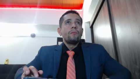 Snapshot of spartacus_cam chatting on June 27, 5:23 am online show from June 27, 5:23 am