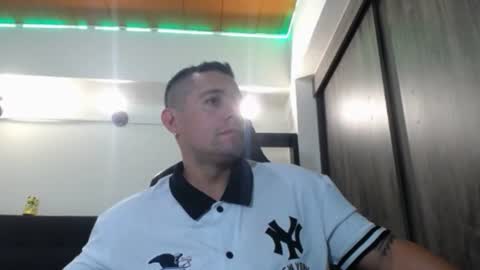 Snapshot of spartacus_cam chatting on July 15, 5:12 am online show from July 15, 5:12 am