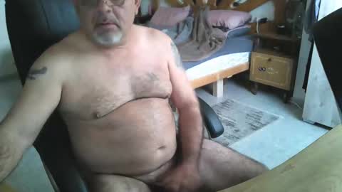 Snapshot of spektor1389 chatting on February 19, 4:55 am spektor1389 online show from February 19, 4:55 am