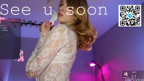 Snapshot of spicejessy chatting on April 21, 9:59 am your sweet Jessy online show from April 21, 9:59 am