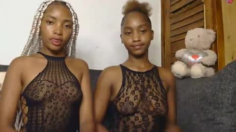 Snapshot of spicy_angels chatting on November 14, 6:17 pm Quinter Cheeky online show from November 14, 6:17 pm