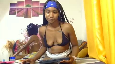 Snapshot of spicy_angels chatting on June 7, 7:06 pm Quinter Cheeky online show from June 7, 7:06 pm