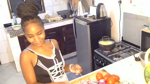 Snapshot of spicy_angels chatting on June 23, 3:43 pm Quinter Cheeky online show from June 23, 3:43 pm