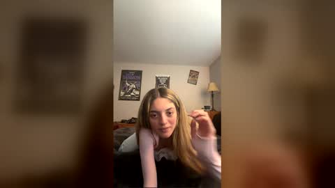 Snapshot of spicydiamond23 chatting on May 28, 9:23 pm spicydiamond23 online show from May 28, 9:23 pm