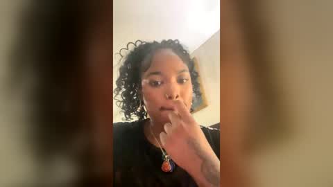 Snapshot of spicymaa chatting on August 3, 1:15 am Royalty online show from August 3, 1:15 am