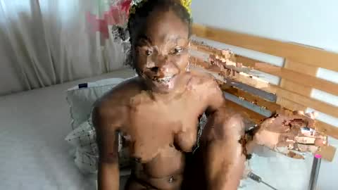 Snapshot of spicyshante chatting on June 1, 7:54 am Shante online show from June 1, 7:54 am