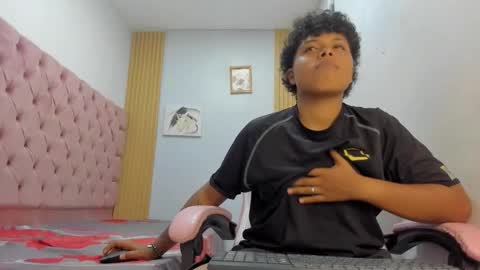 Snapshot of spiderdann_01 chatting on March 4, 1:55 am spiderdann_01 online show from March 4, 1:55 am