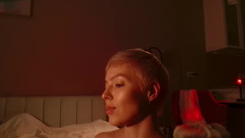 Elizabeth online show from November 28, 4:53 pm