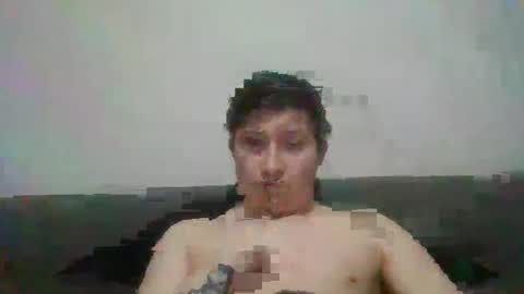 Snapshot of spkieeb28 chatting on February 17, 11:53 pm Jameslux online show from February 17, 11:53 pm