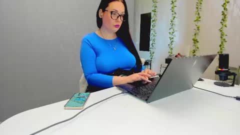 Snapshot of spoiled_lilit chatting on July 5, 3:19 pm Lilith online show from July 5, 3:19 pm