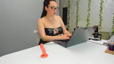 Snapshot of spoiled_lilit chatting on July 11, 5:59 pm Lilith online show from July 11, 5:59 pm
