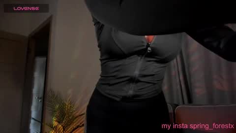 Snapshot of spring_forestx chatting on February 21, 12:39 pm Lilly online Monday - Friday ask time in pm online show from February 21, 12:39 pm