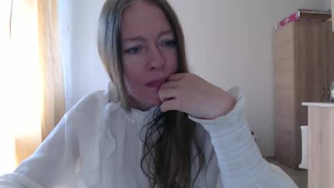 Snapshot of spring_time_ chatting on April 20, 9:01 am spring_time_ online show from April 20, 9:01 am
