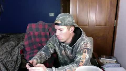 Snapshot of spun_redneck chatting on January 7, 12:02 am Spun Redneck online show from January 7, 12:02 am