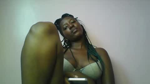 Snapshot of squirt_goddess_ chatting on February 20, 8:16 am Emmah online show from February 20, 8:16 am