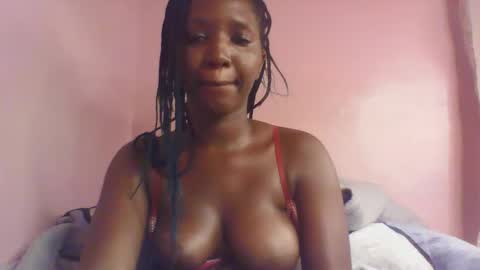 Snapshot of squirt_goddess_ chatting on February 27, 2:33 am Emmah online show from February 27, 2:33 am