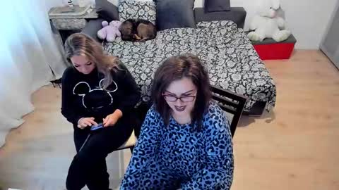 Kim online show from October 3, 11:51 am