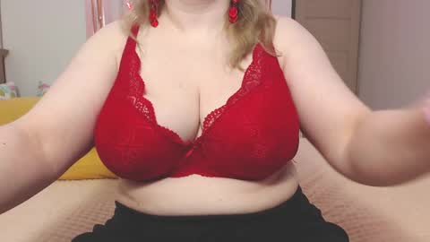 Snapshot of squirting_goddess4u chatting on April 4, 8:17 pm Lily online show from April 4, 8:17 pm