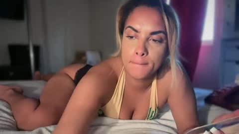 Snapshot of squirtinglexi chatting on June 25, 9:41 pm Lexi online show from June 25, 9:41 pm