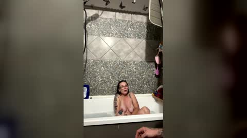 squirtingstar69 online show from April 11, 2:49 am