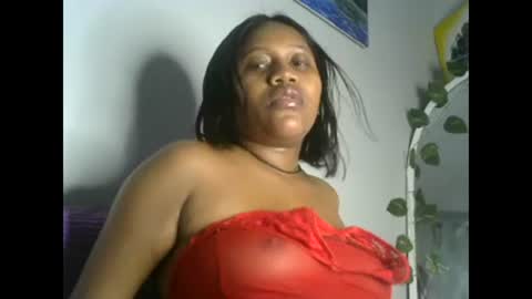 Snapshot of squirtqueen333 chatting on December 2, 11:51 pm shana online show from December 2, 11:51 pm