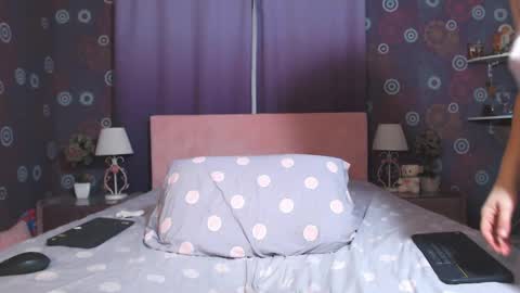 Snapshot of squirtyjess chatting on March 28, 10:53 pm just Jess online show from March 28, 10:53 pm