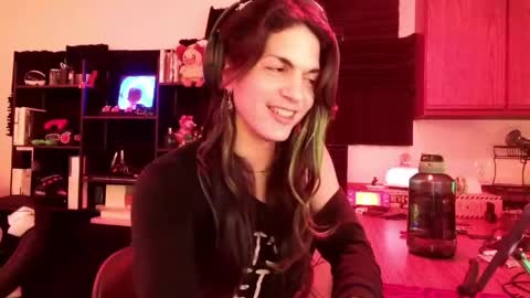 Earthling Gurl Michelle Allergy online show from April 3, 3:04 am