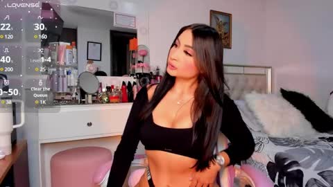 Snapshot of srita_laura chatting on January 14, 2:08 am Laura online show from January 14, 2:08 am