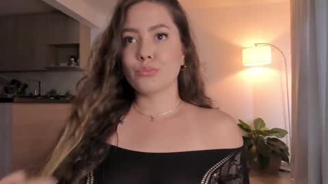 Sophie 3 online show from November 23, 7:35 pm