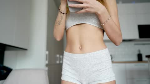 Scarlett online show from April 8, 9:42 am