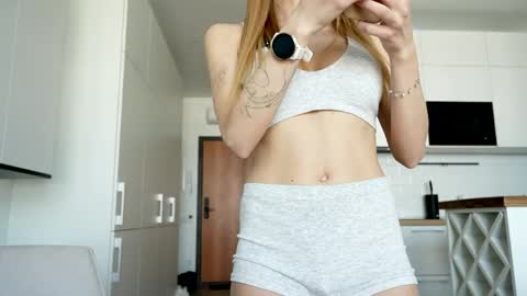 Snapshot of ssscarlett chatting on April 22, 11:45 am Scarlett online show from April 22, 11:45 am