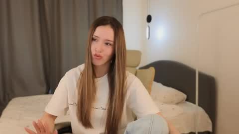 Chloe online show from May 27, 4:42 am