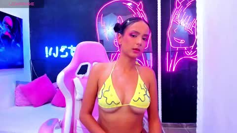 staarlightt online show from September 25, 8:34 pm