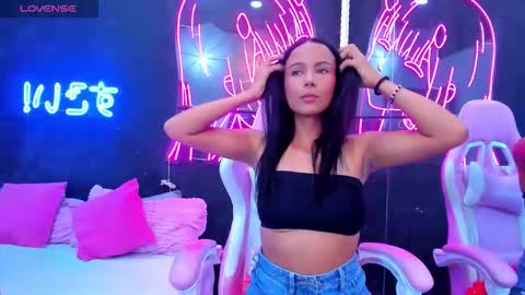 staarlightt online show from September 29, 8:46 pm