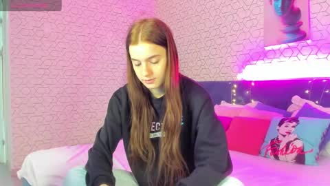 Stacey GMT5 Mo Tu We Th Fr Sa 3am -10am online show from December 17, 1:50 am