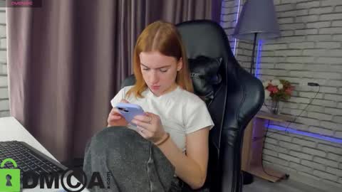 Stacey GMT5 Mo Tu We Th Fr Sa 3am -10am online show from February 3, 1:04 am