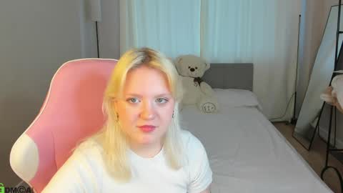 Snapshot of stacy_allenn chatting on May 6, 9:25 am Stacy allenn online show from May 6, 9:25 am