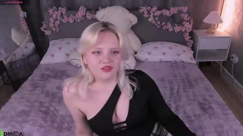 Snapshot of stacy_allenn chatting on May 11, 4:04 pm Stacy allenn online show from May 11, 4:04 pm