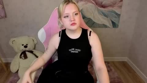 Snapshot of stacy_allenn chatting on May 13, 9:39 am Stacy allenn online show from May 13, 9:39 am