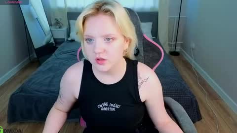 Snapshot of stacy_allenn chatting on May 28, 9:17 am Stacy allenn online show from May 28, 9:17 am